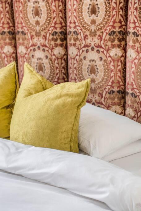 The Artists Hideaway-2 Bed Mezzanine In Paddington Holiday home London